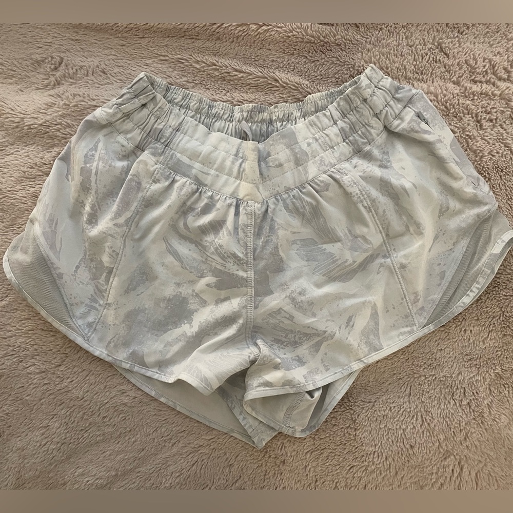Lululemon Shorts White Flowers 4